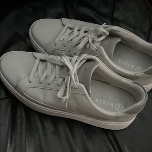 Kizik Women's Gray Athletic Shoes